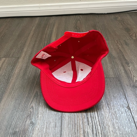 OTTO Red Cap with White Label - Picture 7 of 11